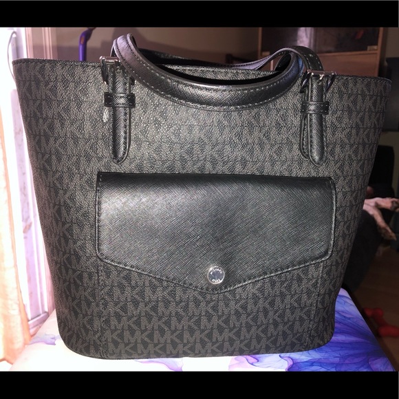 Michael Kors Purse - Picture 1 of 3